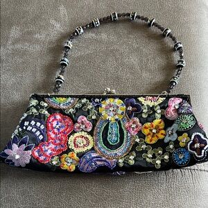 Floral Embroidered Women's Clutch